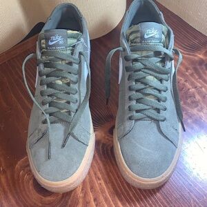 Men's Nike Sb Blazer Chukka Olive Green Suede Low-Top Sneakers with Gum Sole 11”